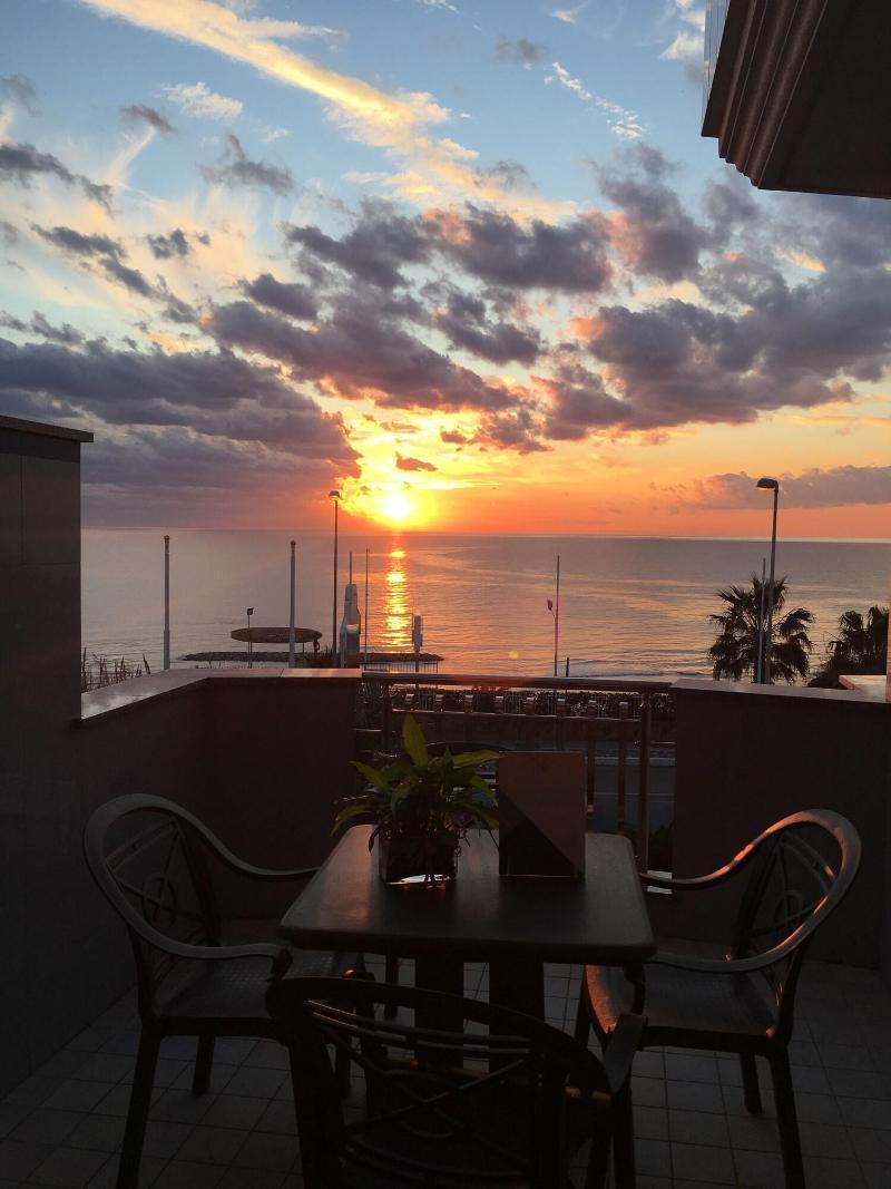 Serpa Hotel Anzio Esterno foto