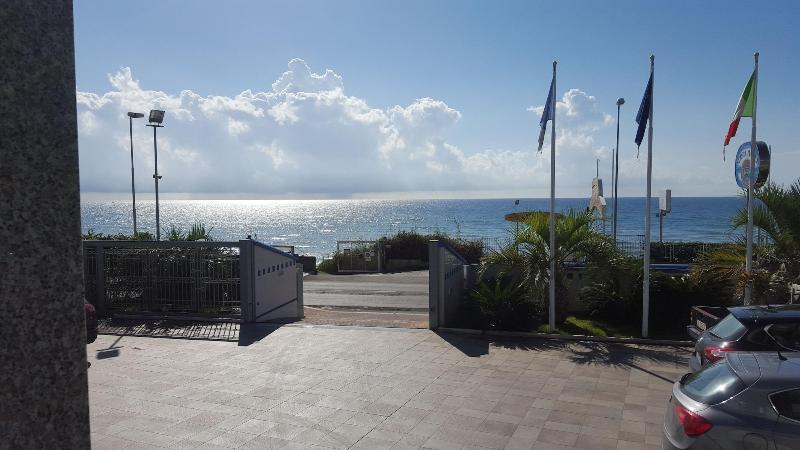 Serpa Hotel Anzio Esterno foto
