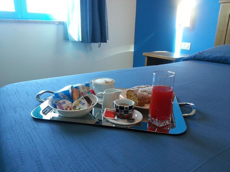 Serpa Hotel Anzio Esterno foto