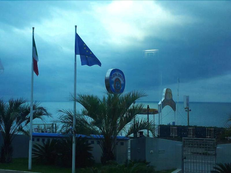 Serpa Hotel Anzio Esterno foto