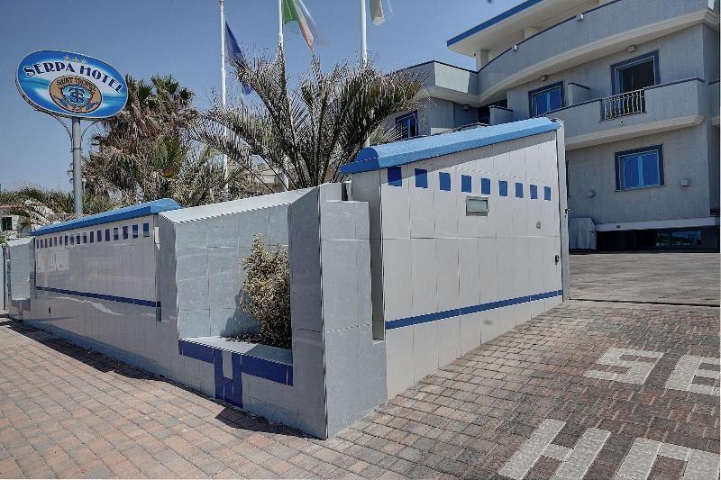 Serpa Hotel Anzio Esterno foto
