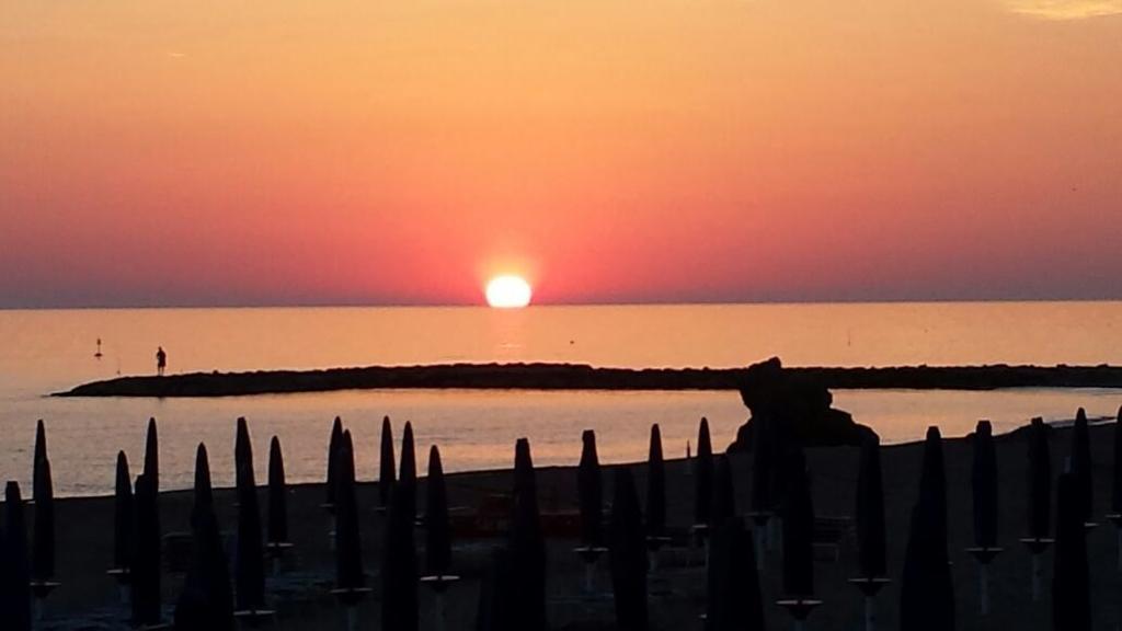 Serpa Hotel Anzio Esterno foto