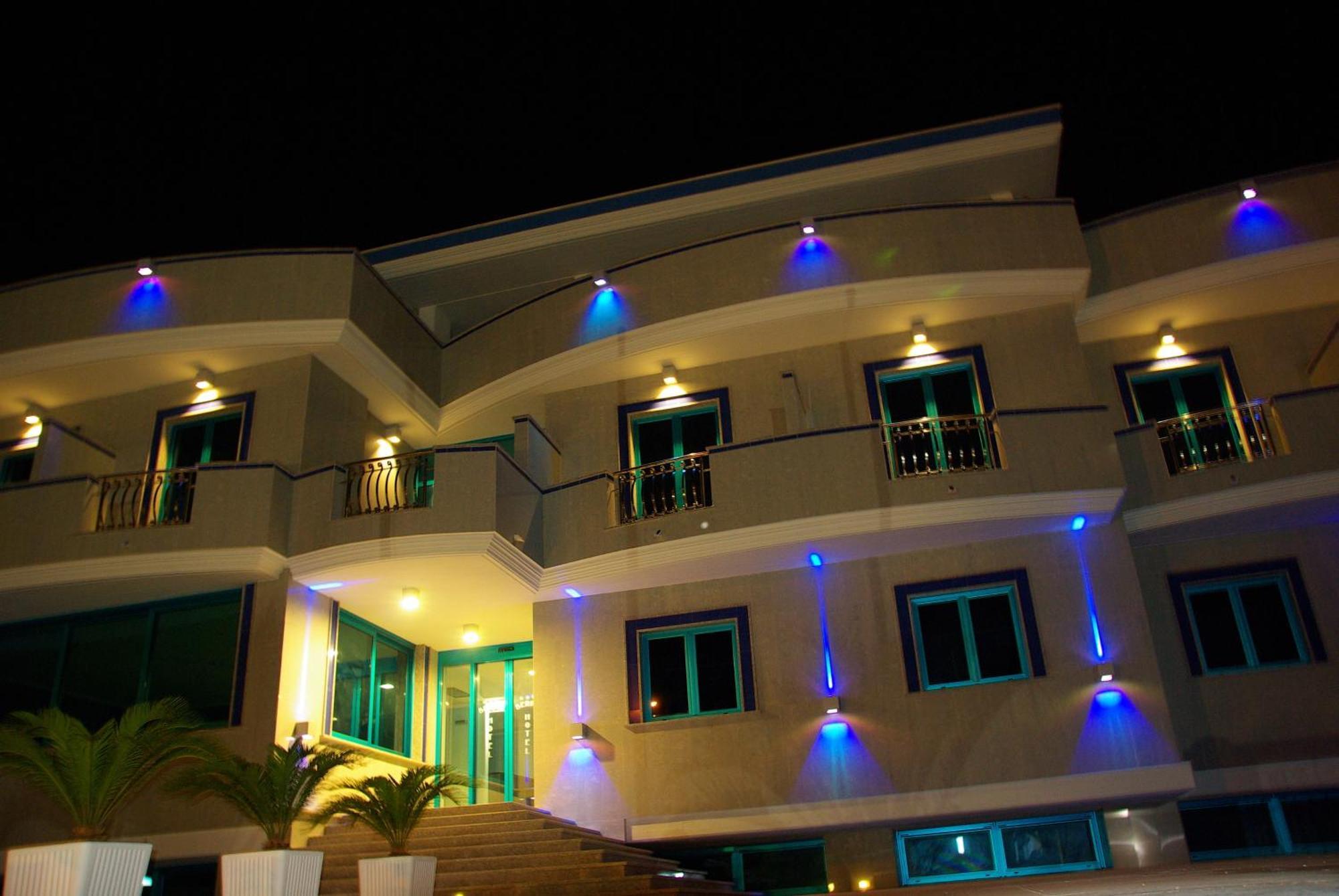Serpa Hotel Anzio Esterno foto