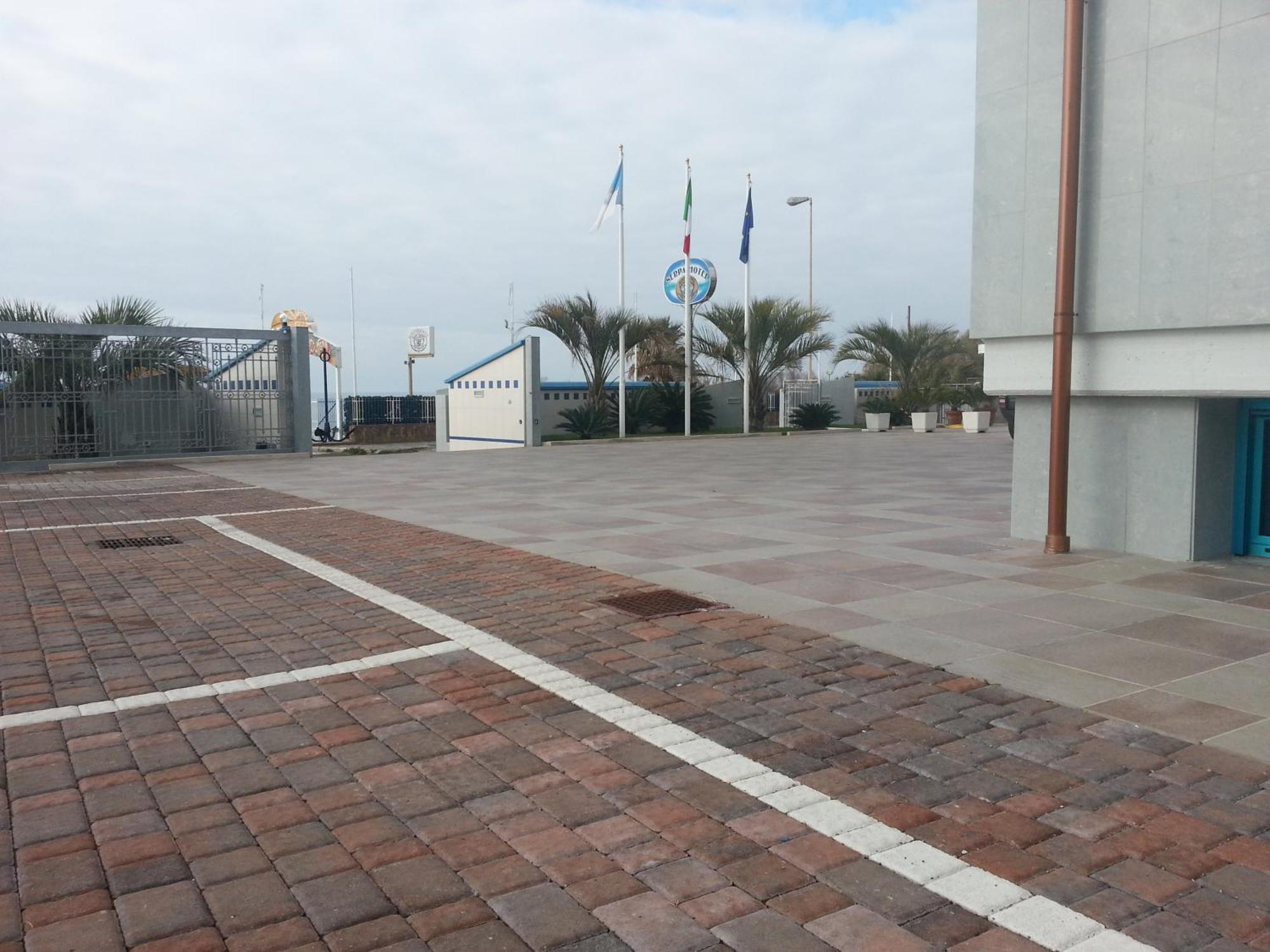 Serpa Hotel Anzio Esterno foto