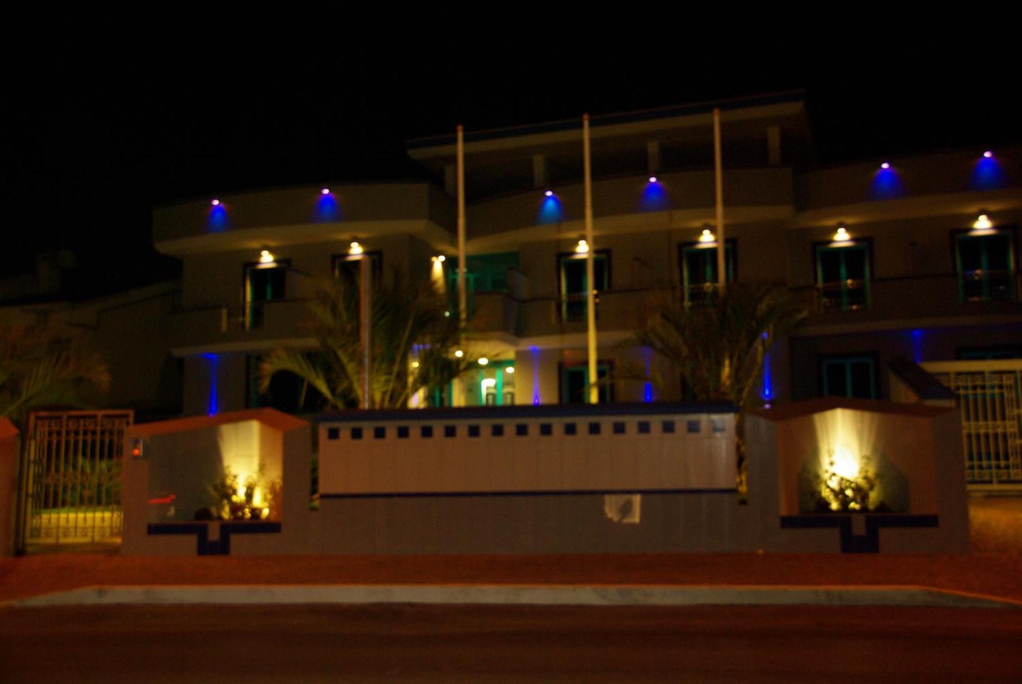 Serpa Hotel Anzio Esterno foto