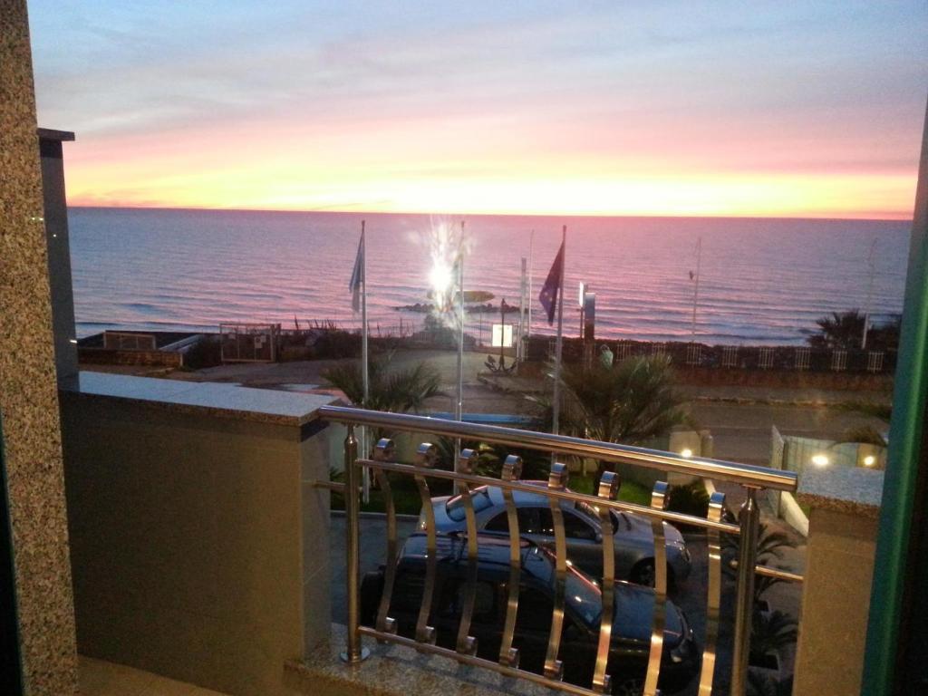 Serpa Hotel Anzio Esterno foto