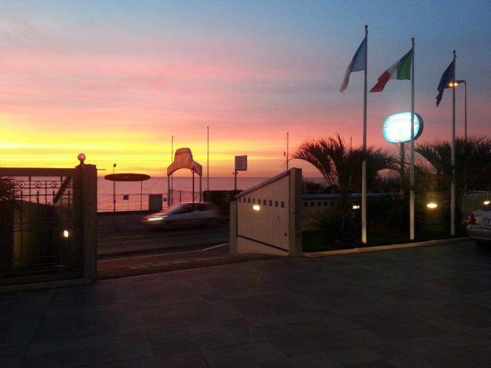 Serpa Hotel Anzio Esterno foto