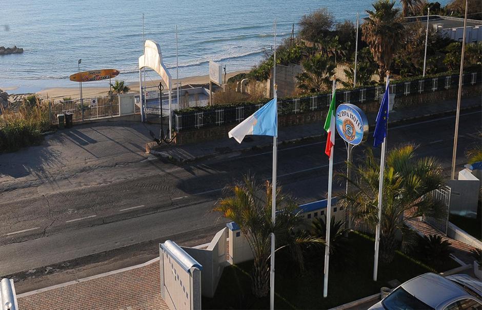 Serpa Hotel Anzio Esterno foto